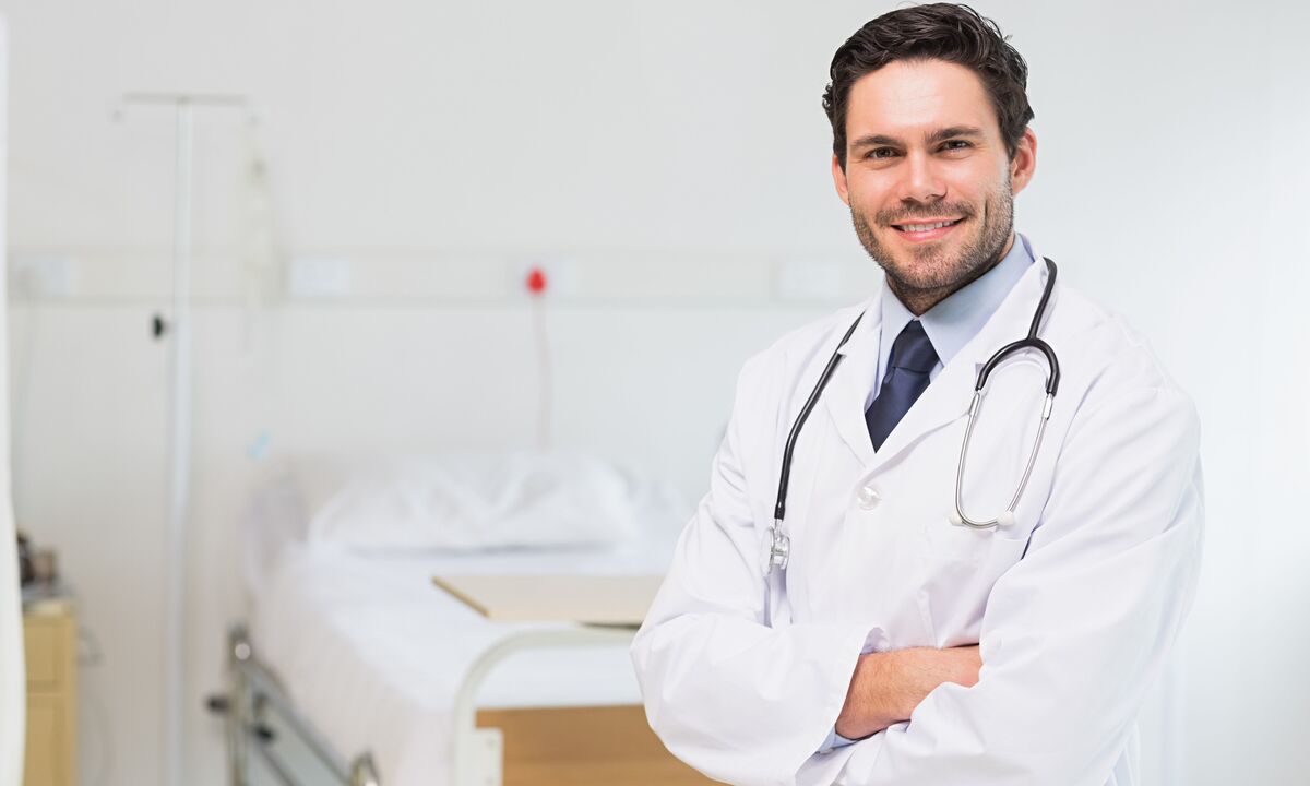 يصف الطبيب أدوية لعلاج التهاب البروستاتا بناءً على نتائج الاختبار